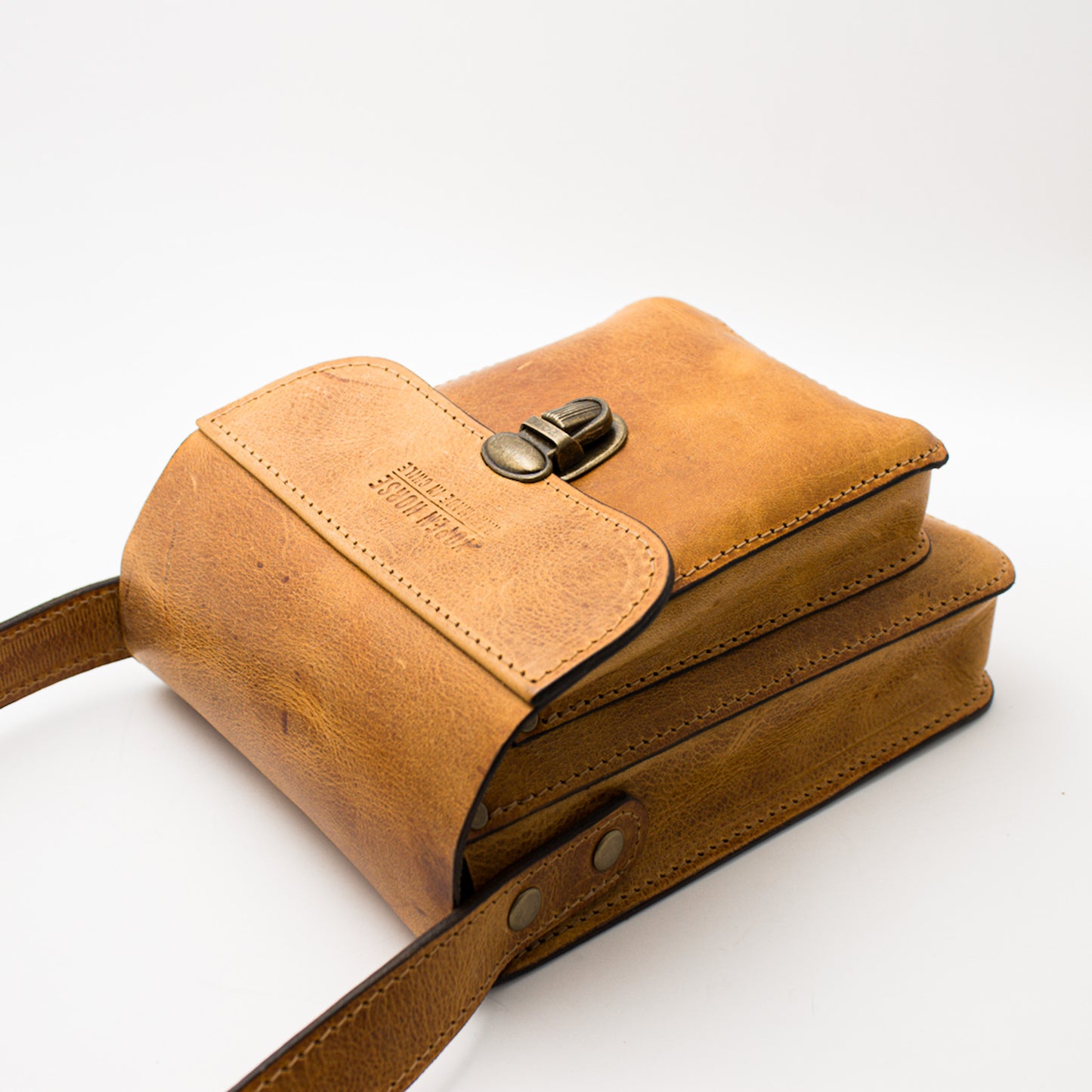 Morral de Cuero Artesanal Hombre – Yoppen Horse