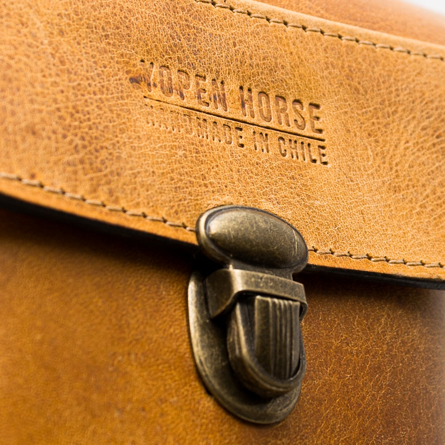 Morral de Cuero Artesanal Hombre – Yoppen Horse