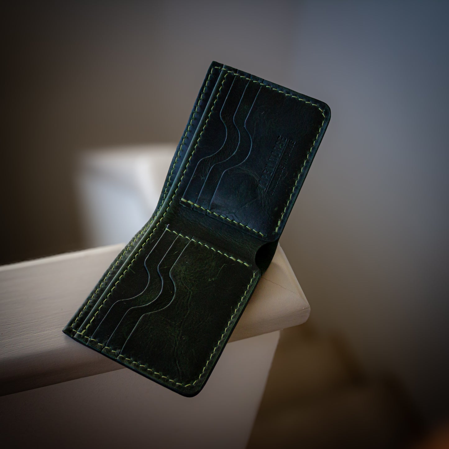 Billetera de Cuero Artesanal Bifold W1 - Yopen Horse