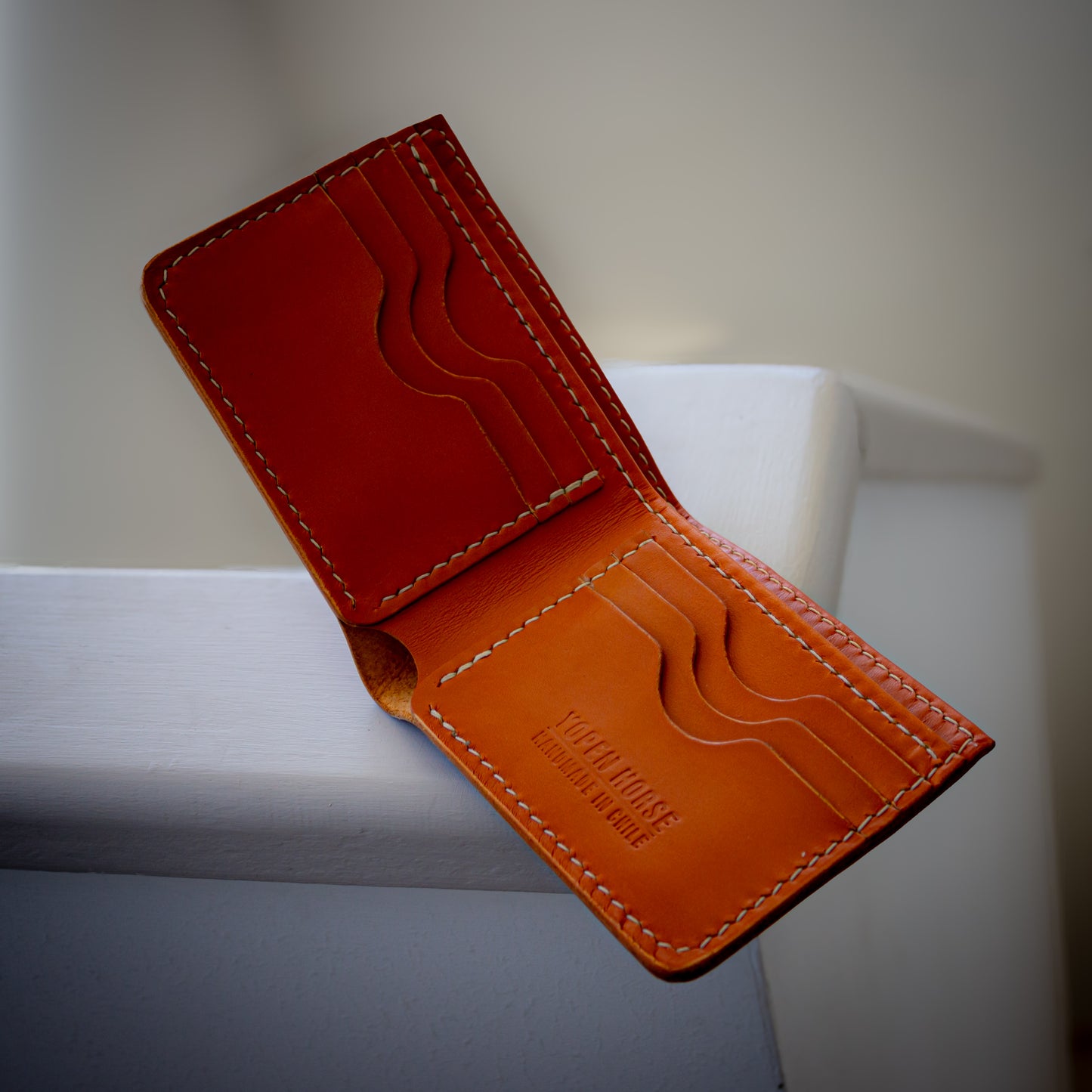 Billetera de Cuero Artesanal Bifold W1 - Yopen Horse